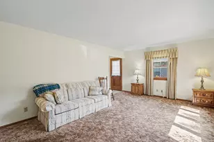 913 7th Ave E, Shakopee, MN 55379 - Photo 4