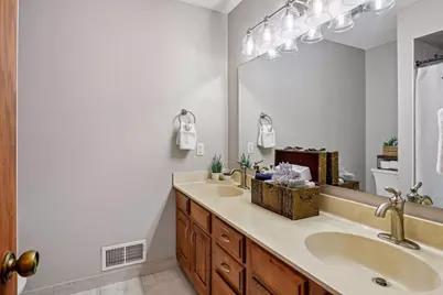 180 Cascade Court, Chanhassen, MN 55317 - Photo 24