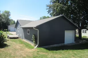 303 E 4th Ave, Beaver Creek, MN 56116 - Photo 4