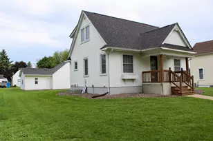 136 2nd St SE, Blooming Prairie, MN 55917 - Photo 2