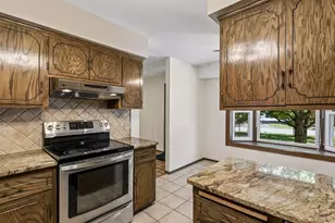 1755 Ithaca Ln N, Plymouth, MN 55447 - Photo 4
