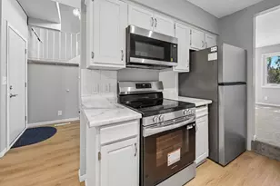 5815 Lake Curve Ln, Brooklyn Center, MN 55429 - Photo 8