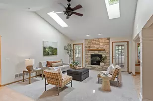 2452 Eagle Valley Dr, Woodbury, MN 55129 - Photo 2