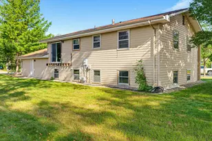 64 9th Ave NE, Hutchinson, MN 55350 - Photo 4
