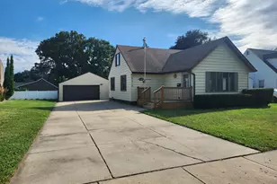 2010 3rd Ave NE, Austin, MN 55912 - Photo 2