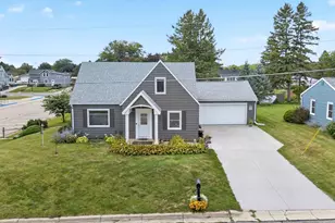 703 N Marshall St, Caledonia, MN 55921 - Photo 2