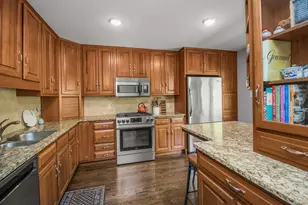 719 Summit Ave, Saint Paul, MN 55105 - Photo 10