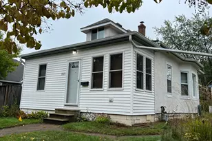 1020 Chatsworth St N, Saint Paul, MN 55103 - Photo 2
