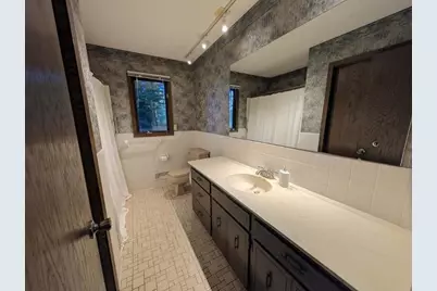 185 Bevins Lane, Mahtomedi, MN 55115 - Photo 8