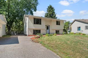 10560 Unity St NW, Coon Rapids, MN 55433 - Photo 2