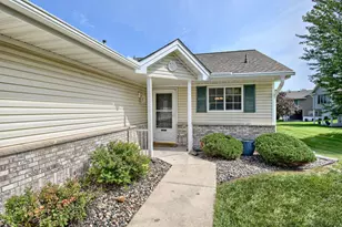 828 Woodland Dr, Mahtomedi, MN 55115 - Photo 1