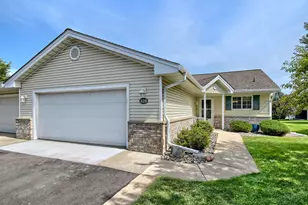 828 Woodland Dr, Mahtomedi, MN 55115 - Photo 2