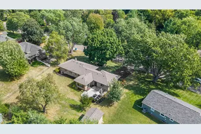 1619 Constance Drive E, Golden Valley, MN 55422 - Photo 48