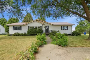 201 White St S, Comfrey, MN 56019 - Photo 1