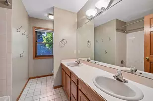 561 Bighorn Dr, Chanhassen, MN 55317 - Photo 48