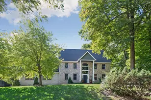 561 Bighorn Dr, Chanhassen, MN 55317 - Photo 2