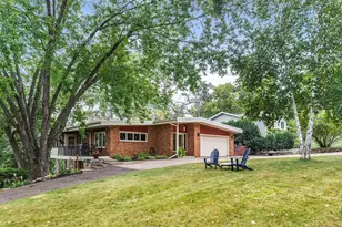 2212 Mary Hills Dr, Golden Valley, MN 55422 - Photo 38
