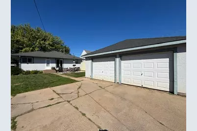 2418 8th Avenue E, Hibbing, MN 55746 - Photo 2
