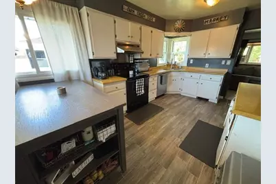 2418 8th Avenue E, Hibbing, MN 55746 - Photo 6