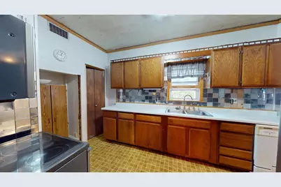 441 Center Avenue S, Glenville, MN 56036 - Photo 8
