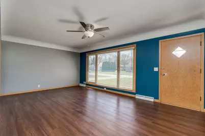 209 Hillcrest Way, Le Sueur, MN 56058 - Photo 4