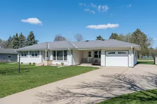 209 Hillcrest Way, Le Sueur, MN 56058 - Photo 1