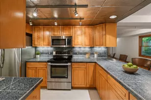 18661 Clear View Ct, Minnetonka, MN 55345 - Photo 6