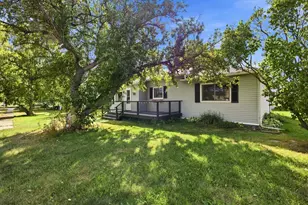 325 3rd Ave W, Halstad, MN 56548 - Photo 2