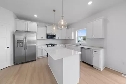 7621 Lotus Lane, Lino Lakes, MN 55014 - Photo 2