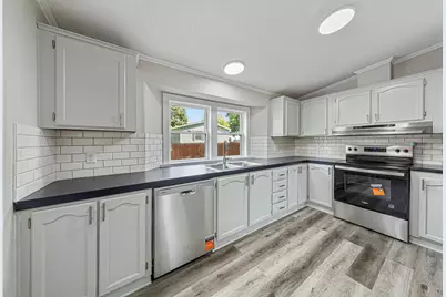 104 Central Avenue S, Dodge Center, MN 55927 - Photo 8