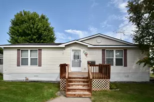 708 1st St E, Milaca, MN 56353 - Photo 4