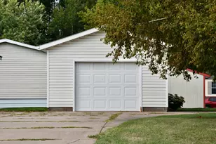 708 1st St E, Milaca, MN 56353 - Photo 28
