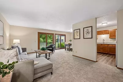 15275 Lesley Lane, Eden Prairie, MN 55346 - Photo 4