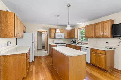 379 Wheelock Parkway E, Saint Paul, MN 55130 - Photo 10