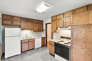 9087 Northwood Pkwy, New Hope, MN 55427 - Photo 18