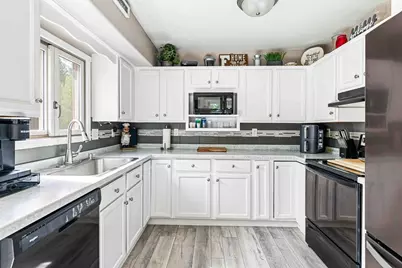 1921 N 10th Avenue N, Moorhead, MN 56560 - Photo 12