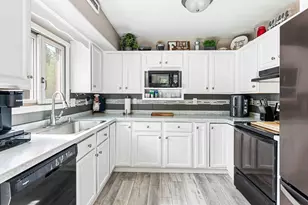 1921 N 10th Ave N, Moorhead, MN 56560 - Photo 12