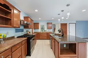 8818 Belvedere Dr, Eden Prairie, MN 55347 - Photo 6