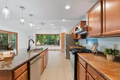 8818 Belvedere Drive, Eden Prairie, MN 55347 - Photo 6