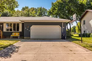 906 10th St S, Benson, MN 56215 - Photo 4