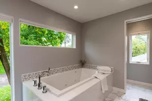 674 Montcalm Pl, Saint Paul, MN 55116 - Photo 34