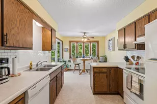 973 Greenhaven Dr, Vadnais Heights, MN 55127 - Photo 12