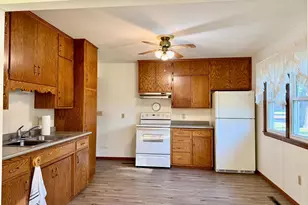 460 N Park Ave, Le Center, MN 56057 - Photo 12