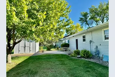 460 N Park Avenue, Le Center, MN 56057 - Photo 4