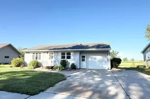 460 N Park Ave, Le Center, MN 56057 - Photo 1