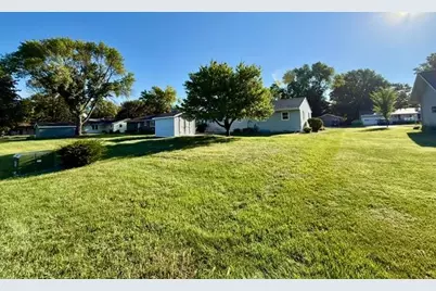 460 N Park Avenue, Le Center, MN 56057 - Photo 6