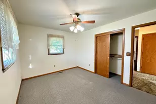 460 N Park Ave, Le Center, MN 56057 - Photo 20