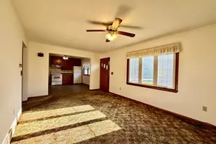 460 N Park Ave, Le Center, MN 56057 - Photo 16