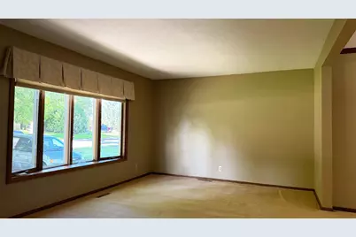 819 S Martin Street, Fergus Falls, MN 56537 - Photo 6