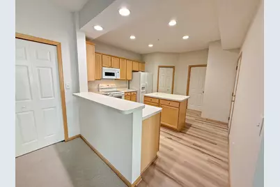 13710 54th Avenue N #304, Plymouth, MN 55446 - Photo 4